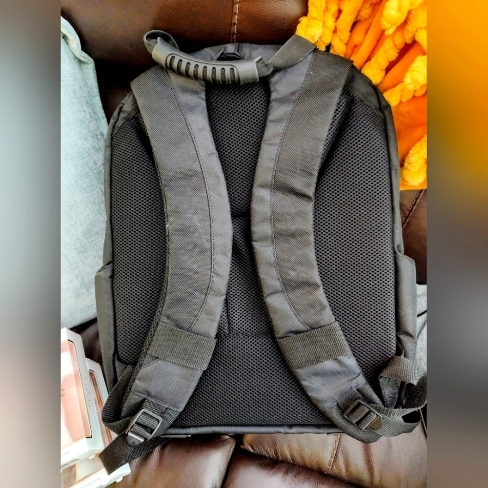 Dell Professional Laptop Backpack - Picture 3 of 3